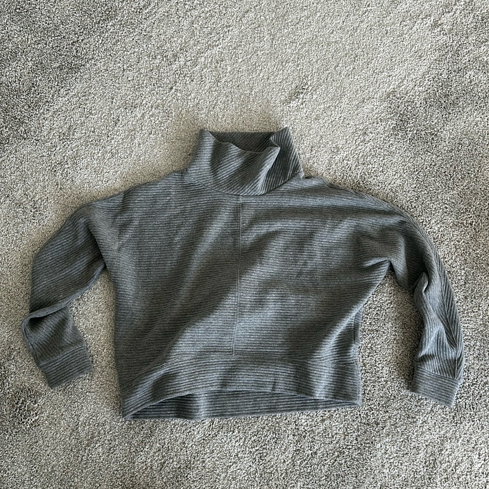 Zella pullover size medium